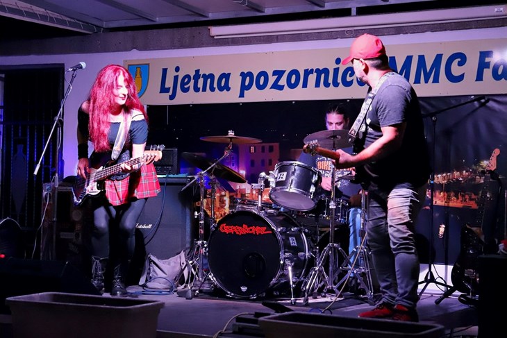 Grupa Cherrybombz na Ljetnoj pozornici MMC-a Fažana (Snimio Vladimir Besedin)